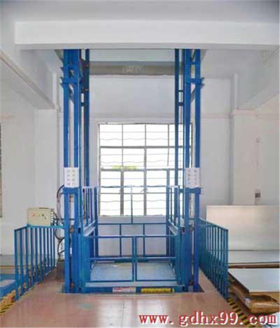 液壓升降機(jī)